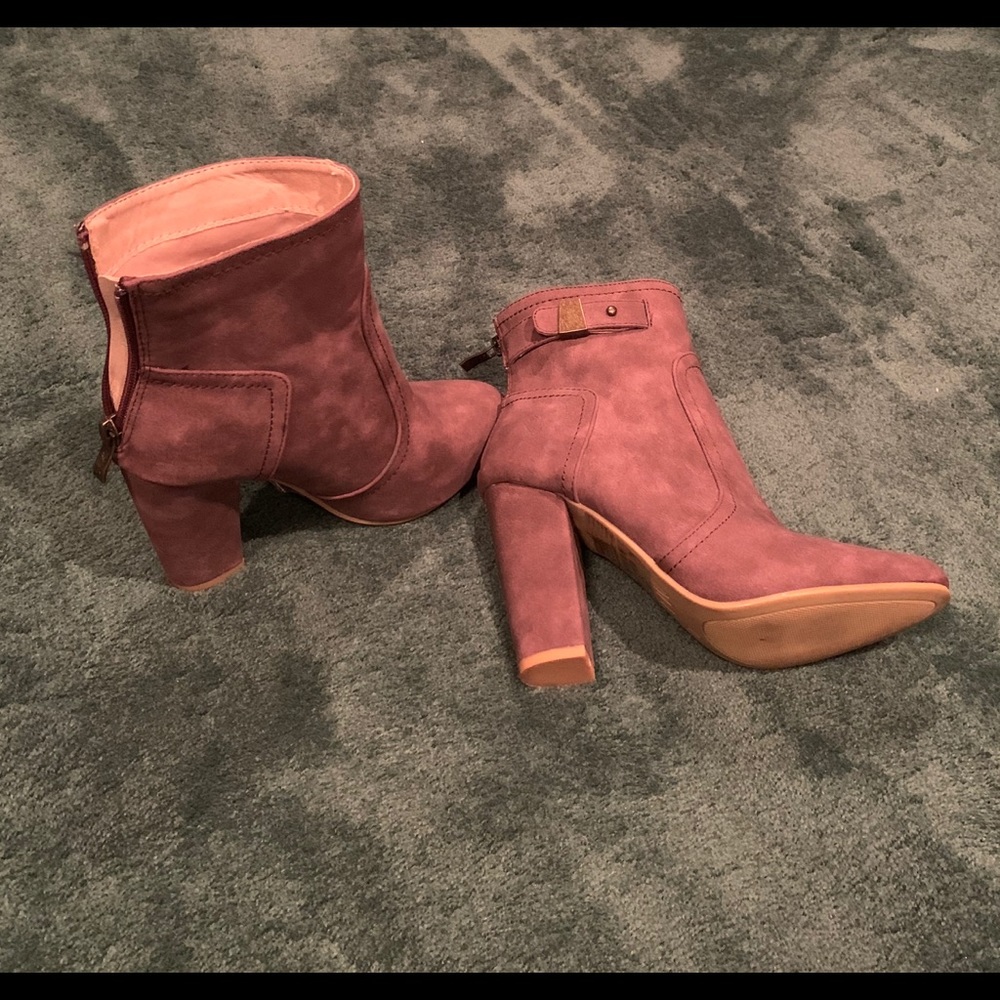 Mauve ankle boots